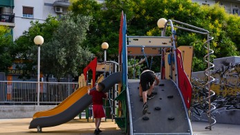 Η παιδική χαρά της Αθήνας που μεταμορφώθηκε σ’ ένα πραγματικό στολίδι