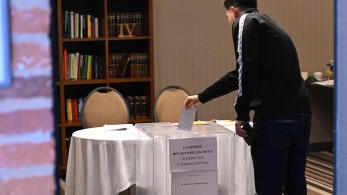 Ψήφος αποδήμων: Ιδεοληψία και συμφέρον Ψήφος αποδήμων: Ιδεοληψία και συμφέρον