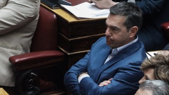 Η «μετακίνηση» του Τσίπρα και η… χαρά του Κουτσούμπα (φωτό)