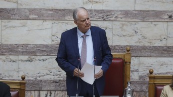 Βουλή-Τασούλας: Συμμόρφωση με τον κανονισμό, αλλιώς έρχεται περικοπή μισθού