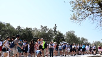 Καύσωνας: κλειστή η Ακρόπολη 12:00 έως 17:00 - Tουρίστρια αισθάνθηκε αδιαθεσία