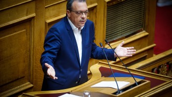 Ομιλία… Τσίπρα με «φωνή» Φάμελλου στη Βουλή: ο ΣΥΡΙΖΑ έμεινε στην προεκλογική περίοδο