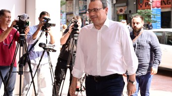 Σρόιτερ σε Φάμελλο για αυτοδιοικητικές: «Φαντάζομαι δεν θα στηρίξετε τον Μπακογιάννη…» Σρόιτερ σε Φάμελλο για αυτοδιοικητικές: «Φαντάζομαι δεν θα στηρίξετε τον Μπακογιάννη…»