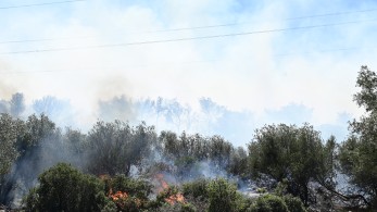 Μεγάλη φωτιά στον Κουβαρά - Μήνυμα του 112 για εκκένωση του οικισμού Πέτα