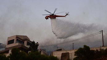 Φωτιές: Μακριά από Πάρνηθα καίει το μέτωπο των Δερβενοχωρίων-Καλύτερη η εικόνα σε Λουτράκι, Κουβαρά