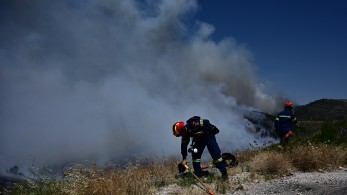 Δύσκολη η μάχη με τη φωτιά στα Δερβενοχώρια - Δεν υπάρχουν ενεργά μέτωπα σε Κουβαρά, Λουτράκι