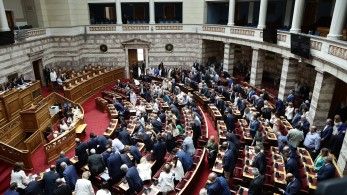 ΣΥΡΙΖΑ: από τα περί «εθνικού διχασμού» στην... επιφύλαξη για την ψήφο των αποδήμων