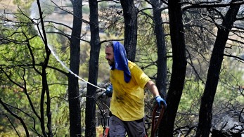 Οργή κατά του ΣΥΡΙΖΑ για την αντιπολίτευση πάνω στα αποκαΐδια