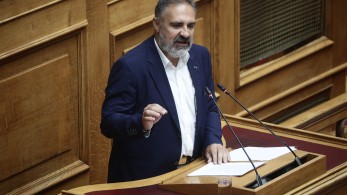Οι «Σπαρτιάτες» «ξεδιπλώνουν» το… ταλέντο τους: πρόκληση στη Βουλή για τον Κασιδιάρη Οι «Σπαρτιάτες» «ξεδιπλώνουν» το… ταλέντο τους: πρόκληση στη Βουλή για τον Κασιδιάρη