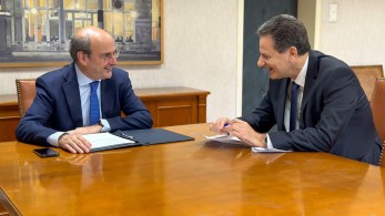 Κωστής Χατζηδάκης: συνάντηση με Σταϊκούρα και Σκυλακάκη στο Οικονομικών - «Θα λειτουργήσουμε με ομαδικό πνεύμα»