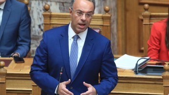 Σταϊκούρας: Στενή συνεργασία με Κομισιόν για μεταρρυθμίσεις σε δημόσια έργα και «πράσινες» μεταφορές