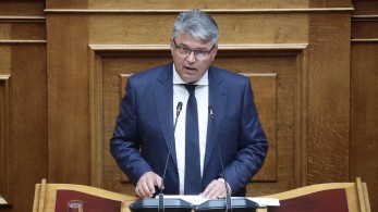 Πιο γραφικοί απ' τη Μονεμβασιά στη «Νίκη» - Ζητούν παρέμβαση ΕΣΡ για το σίριαλ «Φόνοι στο Καμπαναριό»