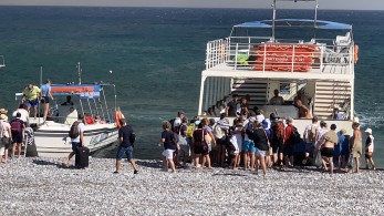 Ρόδος: Περίπου 2.500 άτομα έχουν απεγκλωβιστεί με τη συνδρομή του λιμενικού σώματος