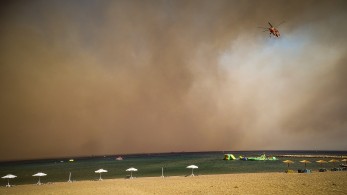 Βίντεο: Εφιάλτης η φωτιά στη Ρόδο - Αγωνία για τον «ακραίο κίνδυνο» και τις αναζωπυρώσεις