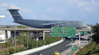 Αεροδρόμιο «Ελευθέριος Βενιζέλος»: η αλήθεια για το αεροσκάφος-κτήνος στην Αττική Οδό