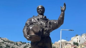 Σύμη: Άγαλμα για την πρώτη γυναίκα δύτρια θα στηθεί στο λιμάνι του νησιού