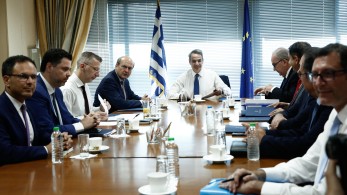 Οικονομία σε στέρεες βάσεις, κοντά στην επενδυτική βαθμίδα