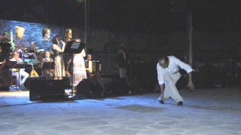 Ασυνήθιστο ζεϊμπέκικο: το «ελάττωμα» ή η «ιδιαιτερότητα» ως πηγή έκφρασης χαρισματικών δυνατοτήτων Ασυνήθιστο ζεϊμπέκικο: το «ελάττωμα» ή η «ιδιαιτερότητα» ως πηγή έκφρασης χαρισματικών δυνατοτήτων