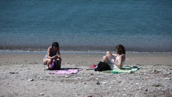 Θα μας πάρουν με τις… πετσέτες