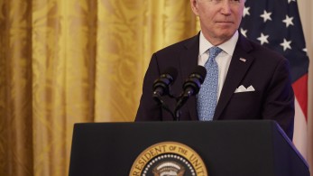 ΗΠΑ: «κολλημένη» στο 40% η δημοτικότητα Μπάιντεν λόγω πληθωρισμού