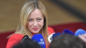 Ιταλία: αναδίπλωση Μελόνι για τον φόρο-έκπληξη στις τράπεζες