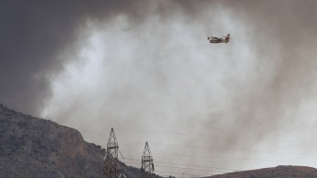 Φωτιές: αναζωπύρωση στον Ασπρόπυργο - Μήνυμα για εκκένωση στο Σοφό Φωτιές: αναζωπύρωση στον Ασπρόπυργο - Μήνυμα για εκκένωση στο Σοφό