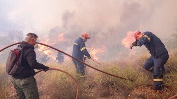 Φωτιές: 60 πυροσβέστες με τραύματα και αναπνευστικά προβλήματα - αναζωπυρώσεις σε όλη τη χώρα Φωτιές: 60 πυροσβέστες με τραύματα και αναπνευστικά προβλήματα - αναζωπυρώσεις σε όλη τη χώρα