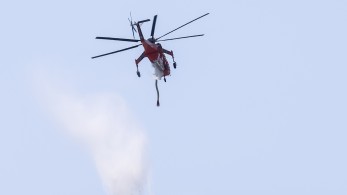 Φωτιές: σημαντικά βελτιωμένη η εικόνα στην Πάρνηθα - Διαχειρίσιμες οι εστίες στη Βοιωτία