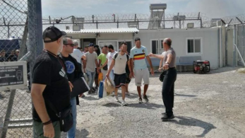 Φωτιά στη Φυλή: εκκενώνεται η Αμυγδαλέζα - 700 μετανάστες μεταφέρονται στη Μαλακάσα Φωτιά στη Φυλή: εκκενώνεται η Αμυγδαλέζα - 700 μετανάστες μεταφέρονται στη Μαλακάσα