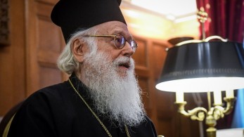 Το τρολ αρχιμανδρίτης που βρίζει τον Αναστάσιο Αλβανίας