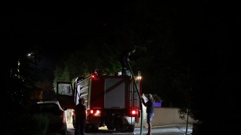 Ανεξέλεγκτη η φωτιά στον Ασπρόπυργο: Ανησυχία για τους ισχυρούς ανέμους