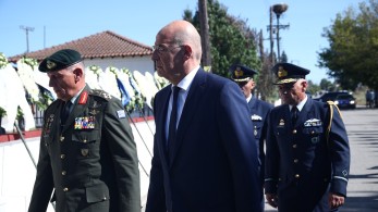 Νίκος Δένδιας: στην Τήνο με τον αρχηγό ΓΕΕΘΑ για τον Δεκαπενταύγουστο