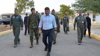 Στην αεροπορική βάση Ελευσίνας ο Νίκος Χαρδαλιάς - Συγχαρητήρια για τις επιχειρήσεις πυρόσβεσης Στην αεροπορική βάση Ελευσίνας ο Νίκος Χαρδαλιάς - Συγχαρητήρια για τις επιχειρήσεις πυρόσβεσης