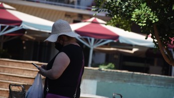 Κορωνοϊός: 20 θάνατοι, 14 διασωληνωμένοι την τελευταία εβδομάδα - Τρίτη συχνότερη υποπαραλλαγή η Eris