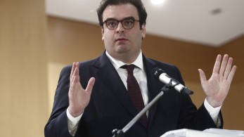 Κυριάκος Πιερρακάκης: Δωρεάν φροντιστήριο Γλώσσας και Μαθηματικών μέσω κινητού από το 2024