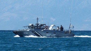 Σάμος: ρεσάλτο του λιμενικού σε σκάφος με 57 μετανάστες - Συνελήφθησαν 2 διακινητές [βίντεο]