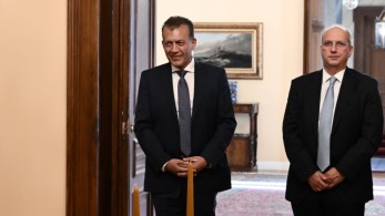 Ορκίστηκαν Γιάννης Βρούτσης και Γιάννης Οικονόμου - Το «ευχαριστώ» στον πρωθυπουργό