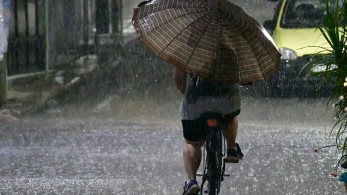 Σαρώνει η κακοκαιρία Daniel: εκκενώνεις χωριών και απαγόρευση κυκλοφορίας