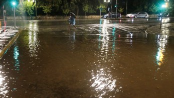 Σαρώνει τη χώρα η κακοκαιρία - Κλειστή η εθνική οδός από Λαμία μέχρι Κατερίνη