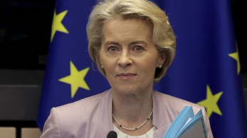 Καταδικάζει η Φον ντερ Λάιεν τις επευφημίες «τρομοκρατών»: Δεν έχουν θέση στην Ευρώπη