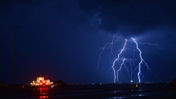 Κακοκαιρία: Καταιγίδες και κεραυνοί στην Αττική - Ποιες περιοχές θα «χτυπήσει» ο Elias