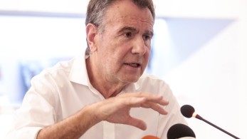 To αντίβαρο Βούγιας και ένα συνέδριο γεμάτο ευτράπελα και αιχμές To αντίβαρο Βούγιας και ένα συνέδριο γεμάτο ευτράπελα και αιχμές