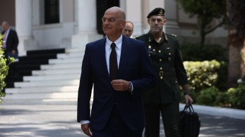 Κακοκαιρία: επιστρέφει εσπευσμένα ο Νίκος Δένδιας - Θα επιβλέψει τη συνδρομή του στρατού