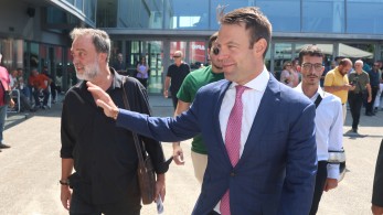 Κασσελάκης: «Αν εγώ είμαι κρούσμα μεταδημοκρατίας, τότε εκείνοι είναι προχωρημένος νεομεσαίωνας» Κασσελάκης: «Αν εγώ είμαι κρούσμα μεταδημοκρατίας, τότε εκείνοι είναι προχωρημένος νεομεσαίωνας»
