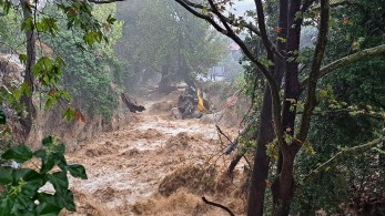 Κακοκαιρία: πλημμύρισαν σπίτια στις Ροβιές Εύβοιας - Εκκενώνονται τα Κάτω Λεχώνια Μαγνησίας