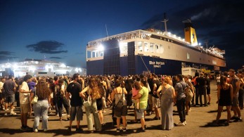 Blue Horizon: απέπλευσε με καθυστέρηση 6 ωρών από το Ηράκλειο - Διαμαρτυρία πολιτών Blue Horizon: απέπλευσε με καθυστέρηση 6 ωρών από το Ηράκλειο - Διαμαρτυρία πολιτών