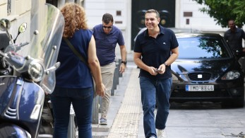 Όταν ο Τσίπρας μοίραζε… υπουργεία