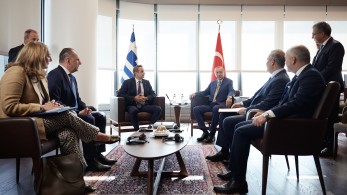 «Στα σκαριά» συμφωνία Ελλάδας–Τουρκίας για το μεταναστευτικό – Τι συζήτησαν Μητσοτάκης–Ερντογάν «Στα σκαριά» συμφωνία Ελλάδας–Τουρκίας για το μεταναστευτικό – Τι συζήτησαν Μητσοτάκης–Ερντογάν