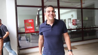 Ο κάζουαλ Τσίπρας εμφανίστηκε σε ταβέρνα στα Γιάννενα (φωτο)