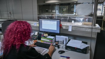 Βουλή: Ρύθμιση για την εξαίρεση από μετακινήσεις τρίτεκνων και πολύτεκνων δημοσίων υπαλλήλων